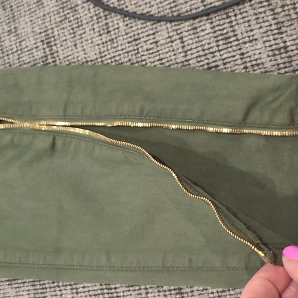 7 for all mankind Skinny Green Denim.jesns with zippers down the leg - Picture 5 of 9